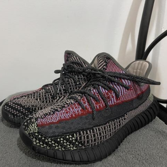 Adidas Yeezy Boost 320 V2 - Picture 2 of 4